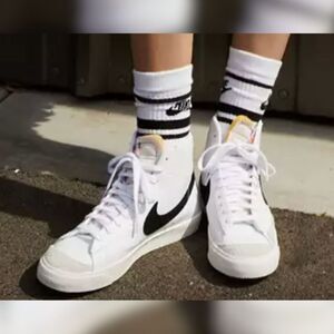 Nike Blazer Mid ’77 Athletic Shoes - Size Womens 6, Black/White